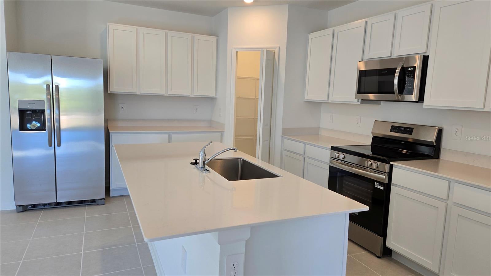 PEACE CREEK RESERVE 40'S - Residential Lease