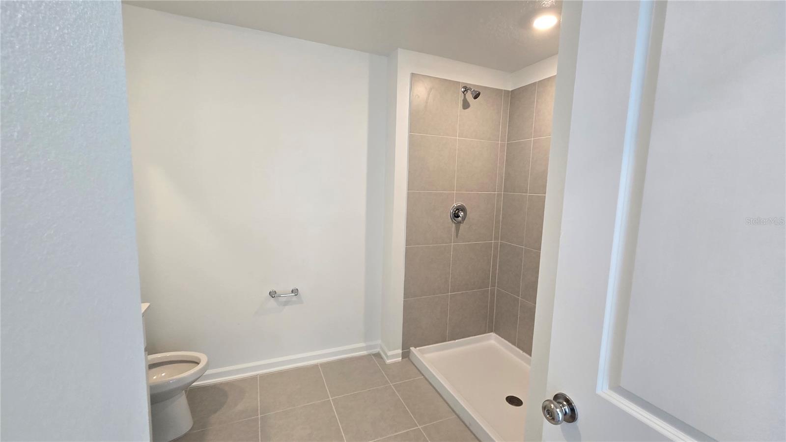 PEACE CREEK RESERVE 40'S - Residential Lease