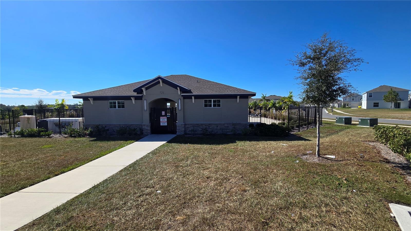 PEACE CREEK RESERVE 40'S - Residential Lease