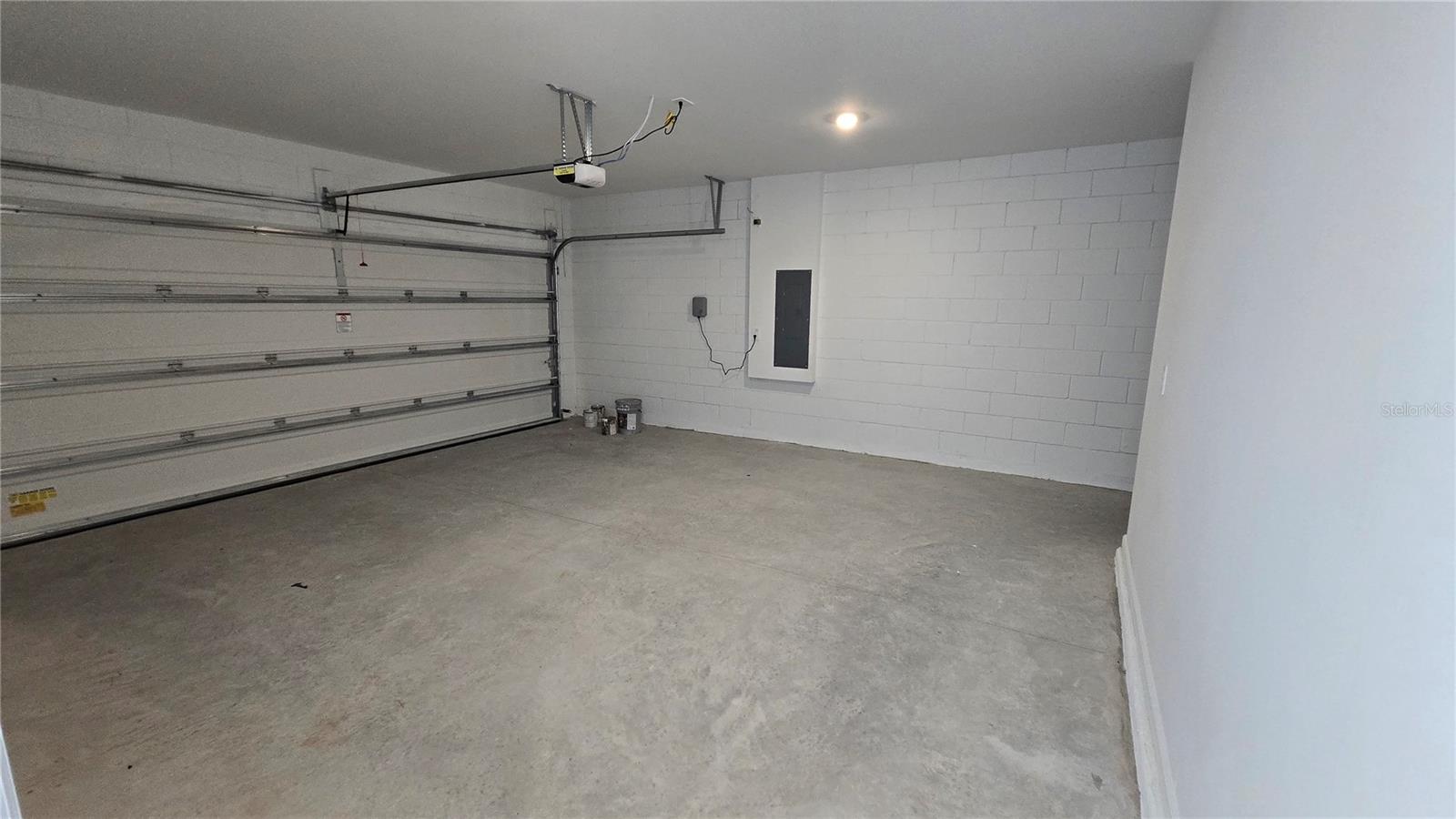 PEACE CREEK RESERVE 40'S - Residential Lease