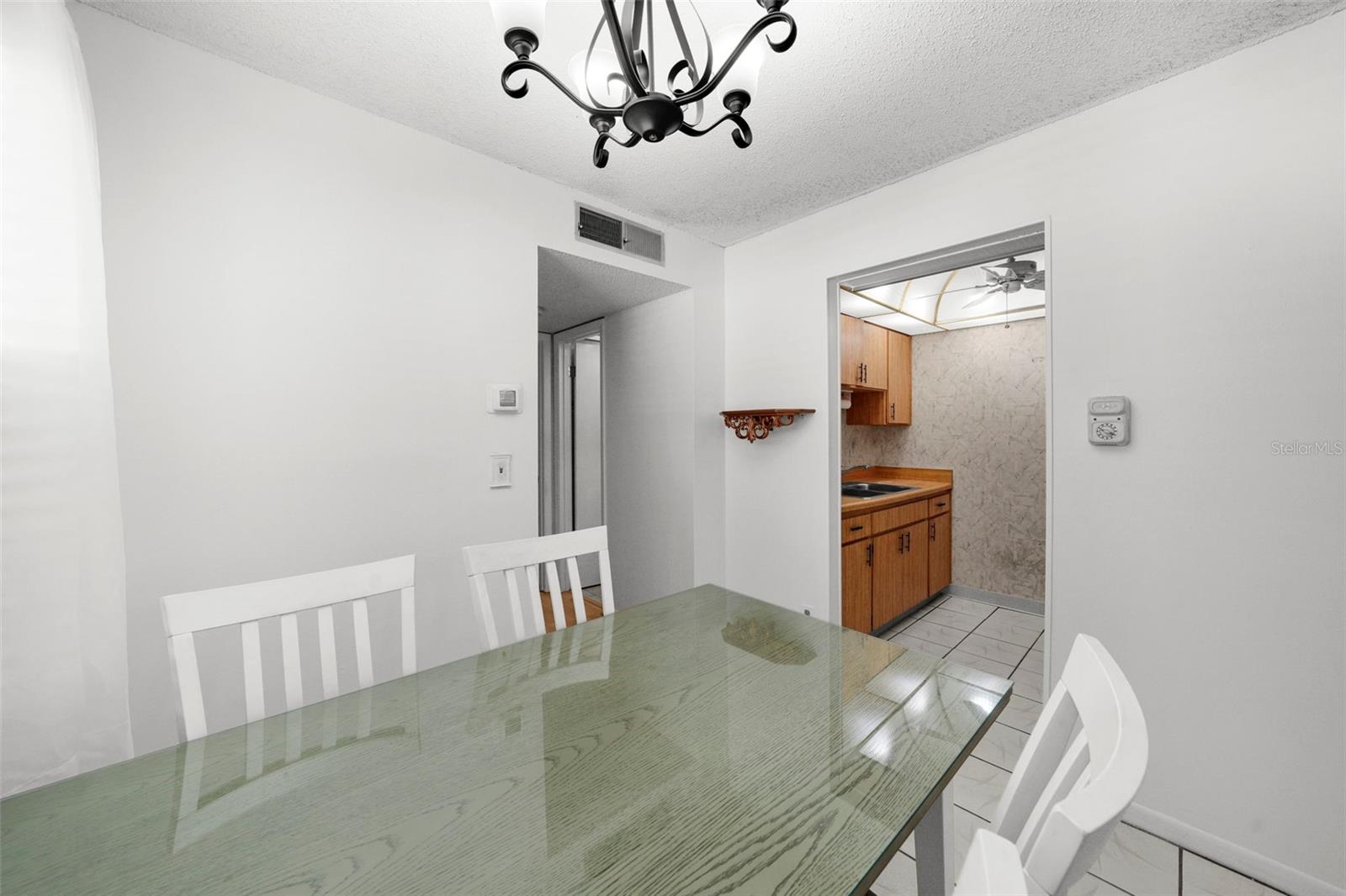 HILL CREST VILLAS - Residential