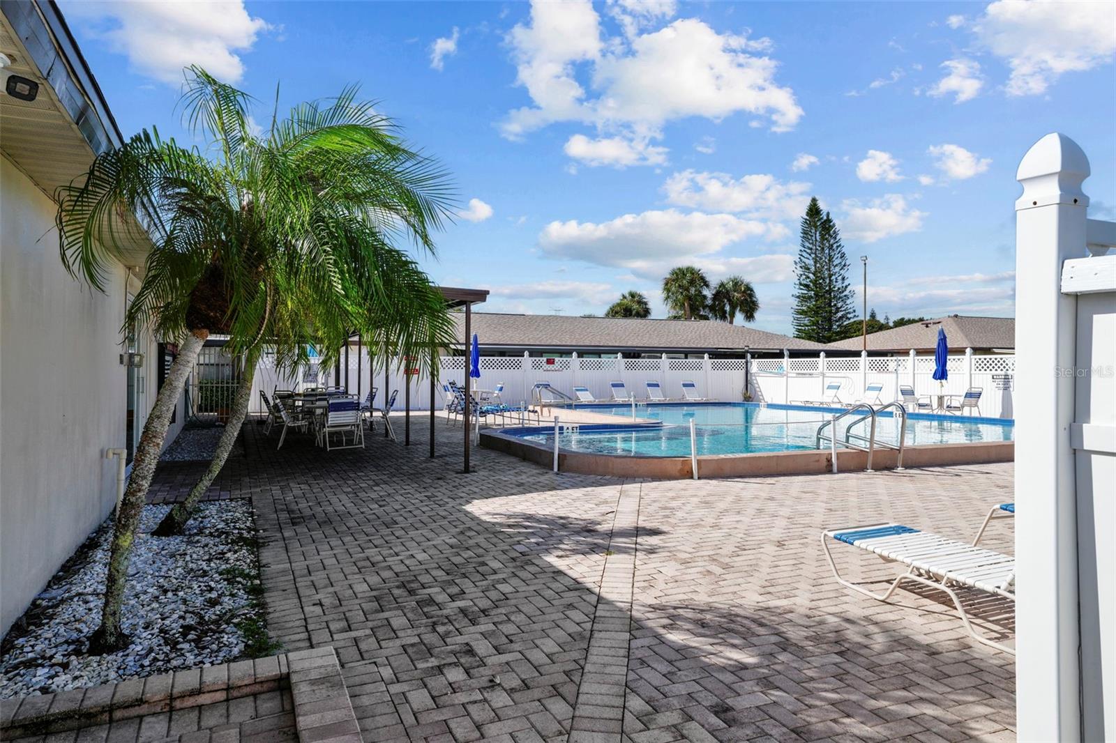 HILL CREST VILLAS - Residential