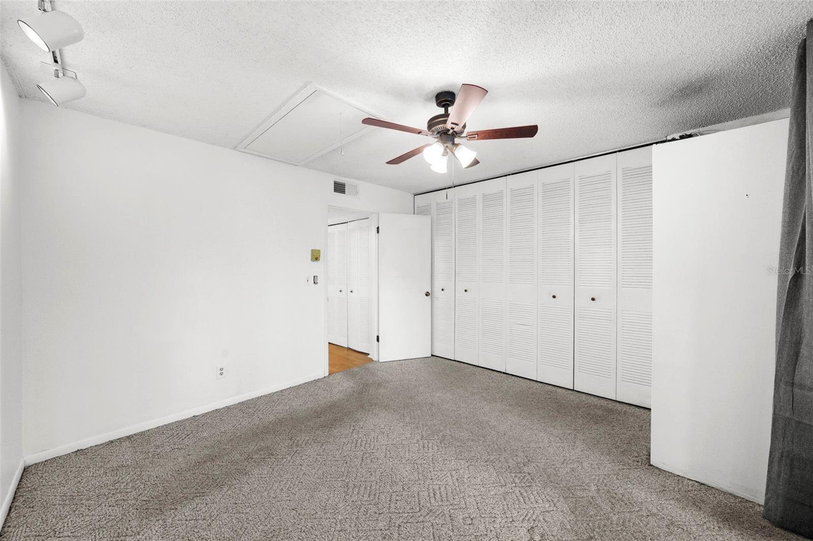 HILL CREST VILLAS - Residential