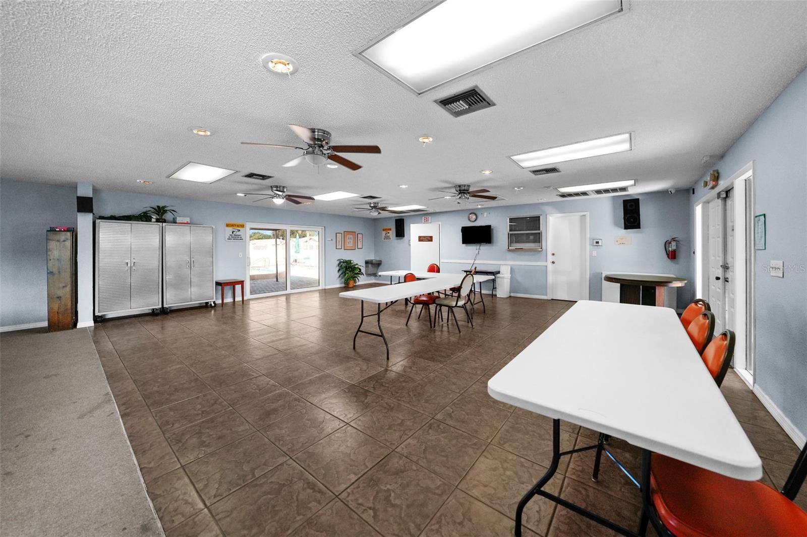 HILL CREST VILLAS - Residential