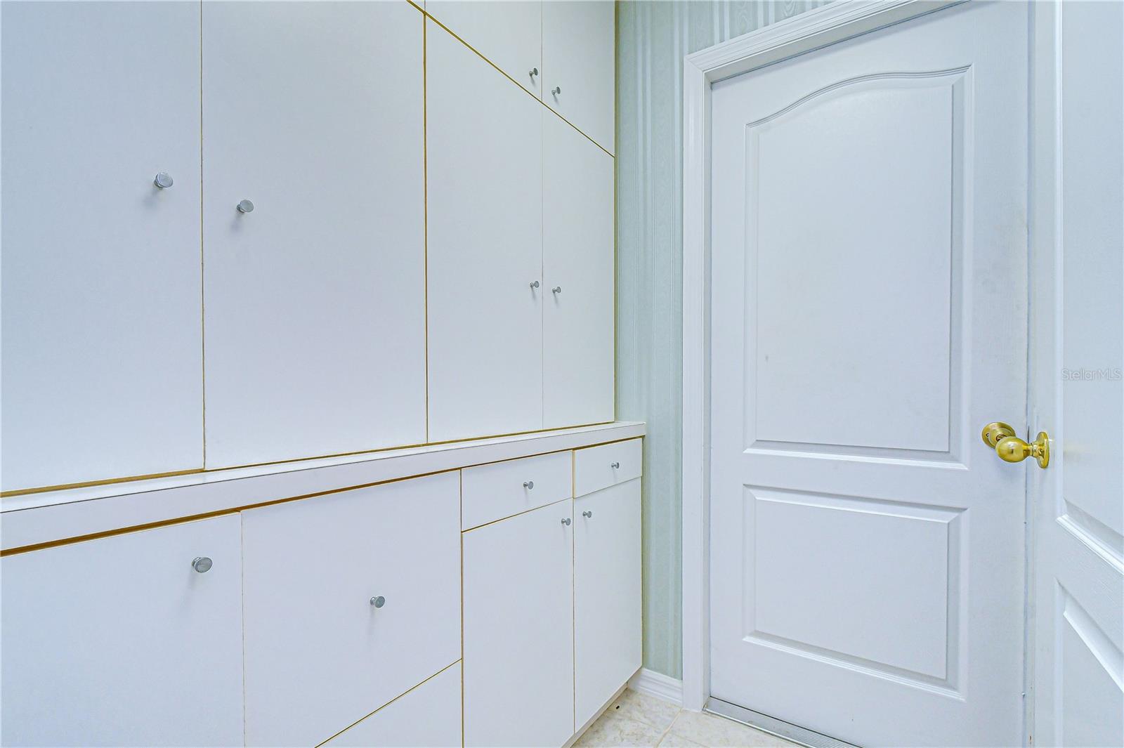 TWIN LAKES - Residential