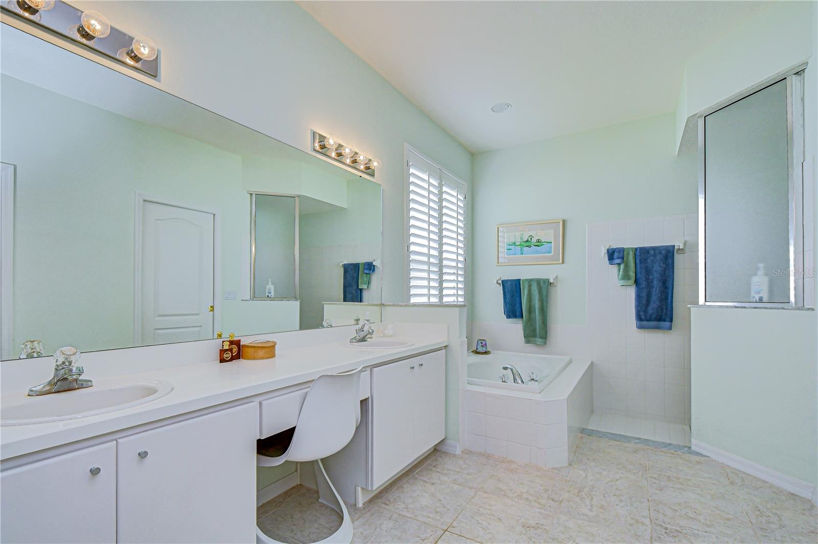 TWIN LAKES - Residential