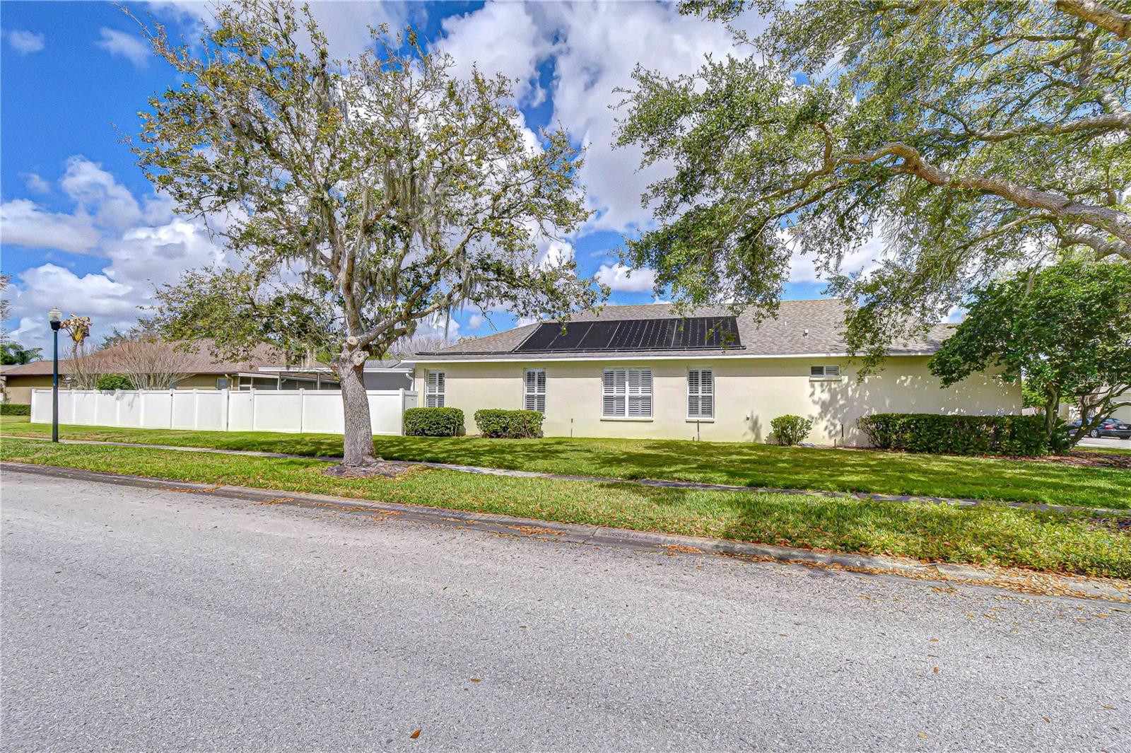 TWIN LAKES - Residential