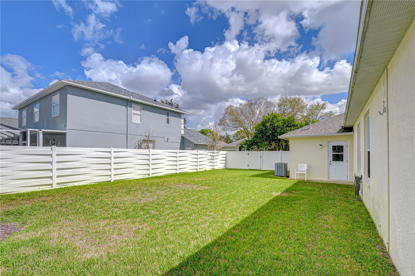 TWIN LAKES - Residential