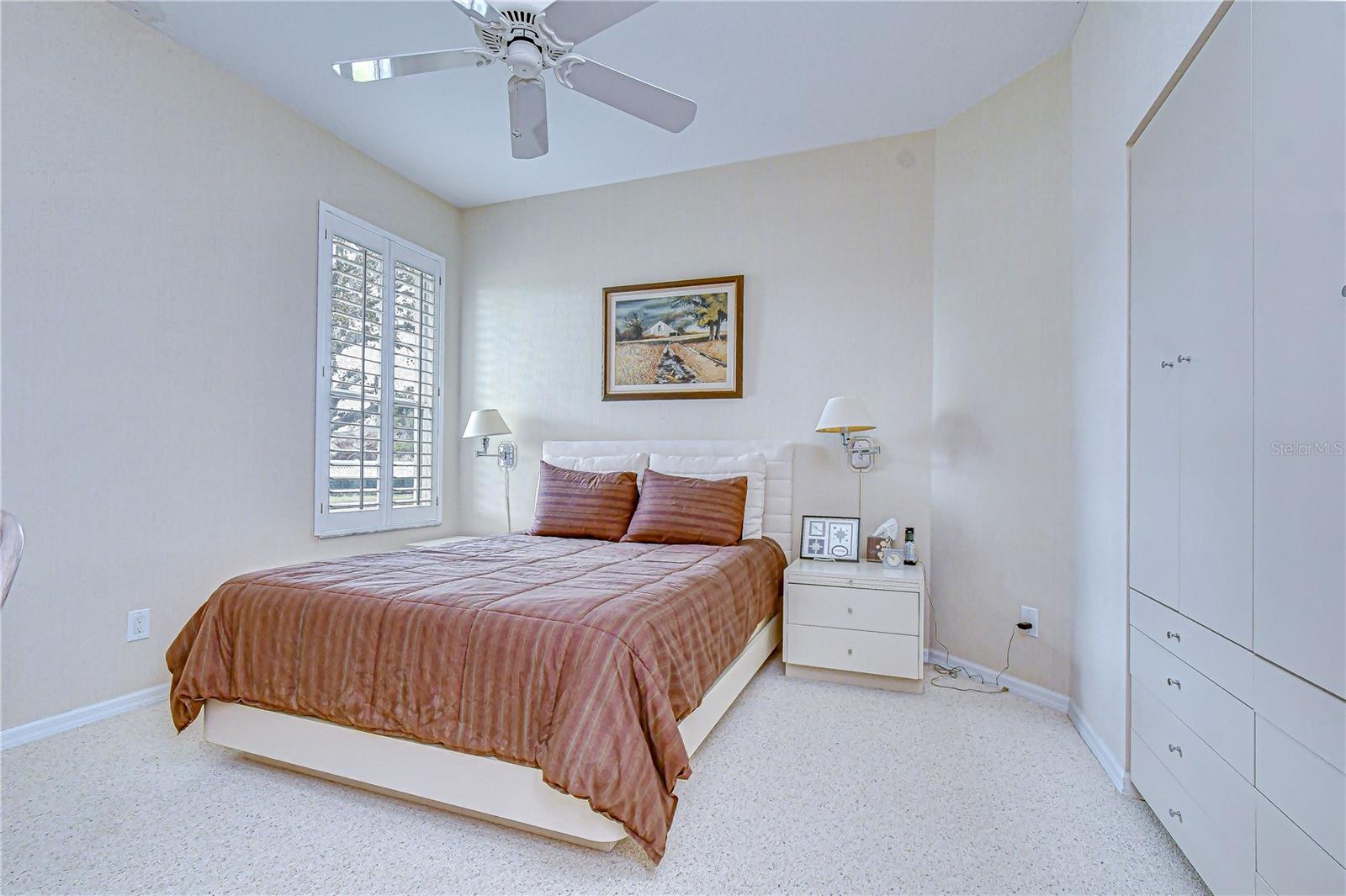 TWIN LAKES - Residential