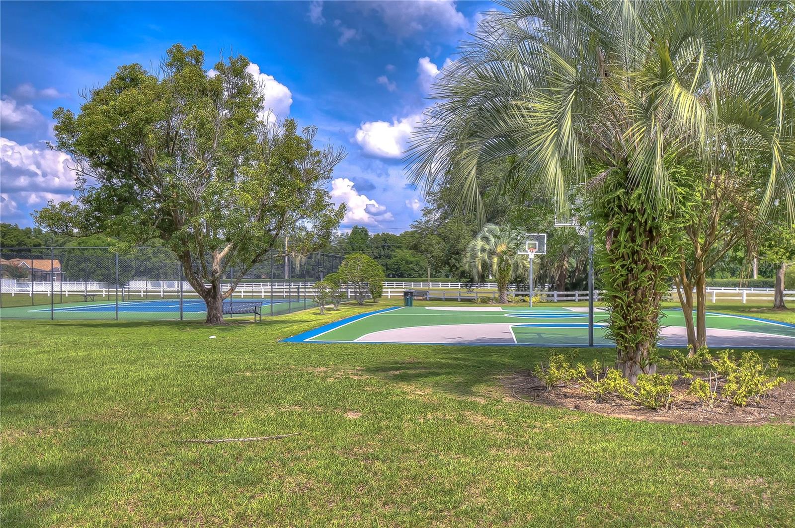 TWIN LAKES - Residential