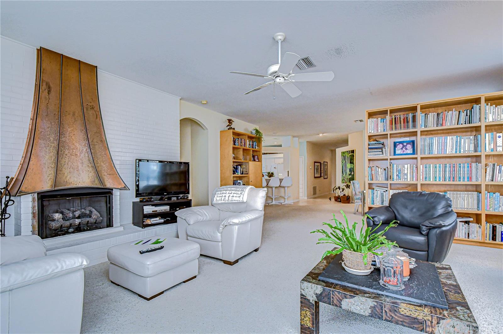 TWIN LAKES - Residential