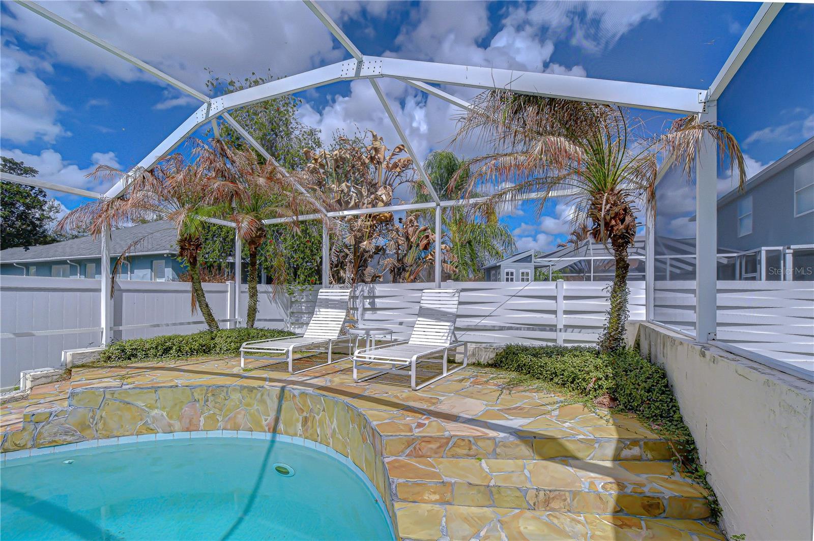 TWIN LAKES - Residential