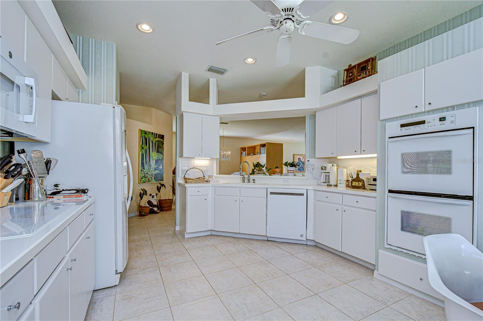 TWIN LAKES - Residential