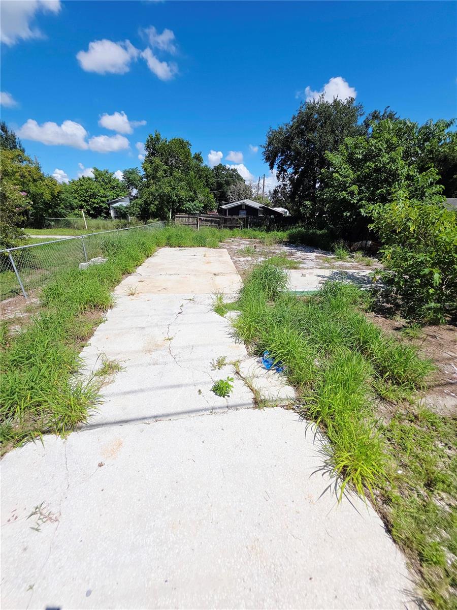 305 E BRIDGERS AVENUE