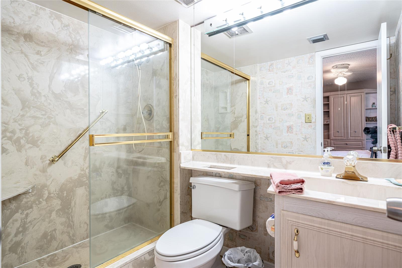 Pelican - Residential