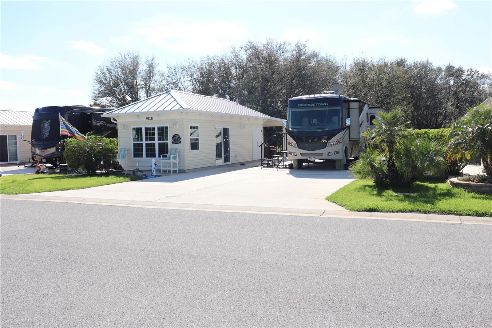 FLORIDA GRANDE MOTOR COACH RESORT - Land