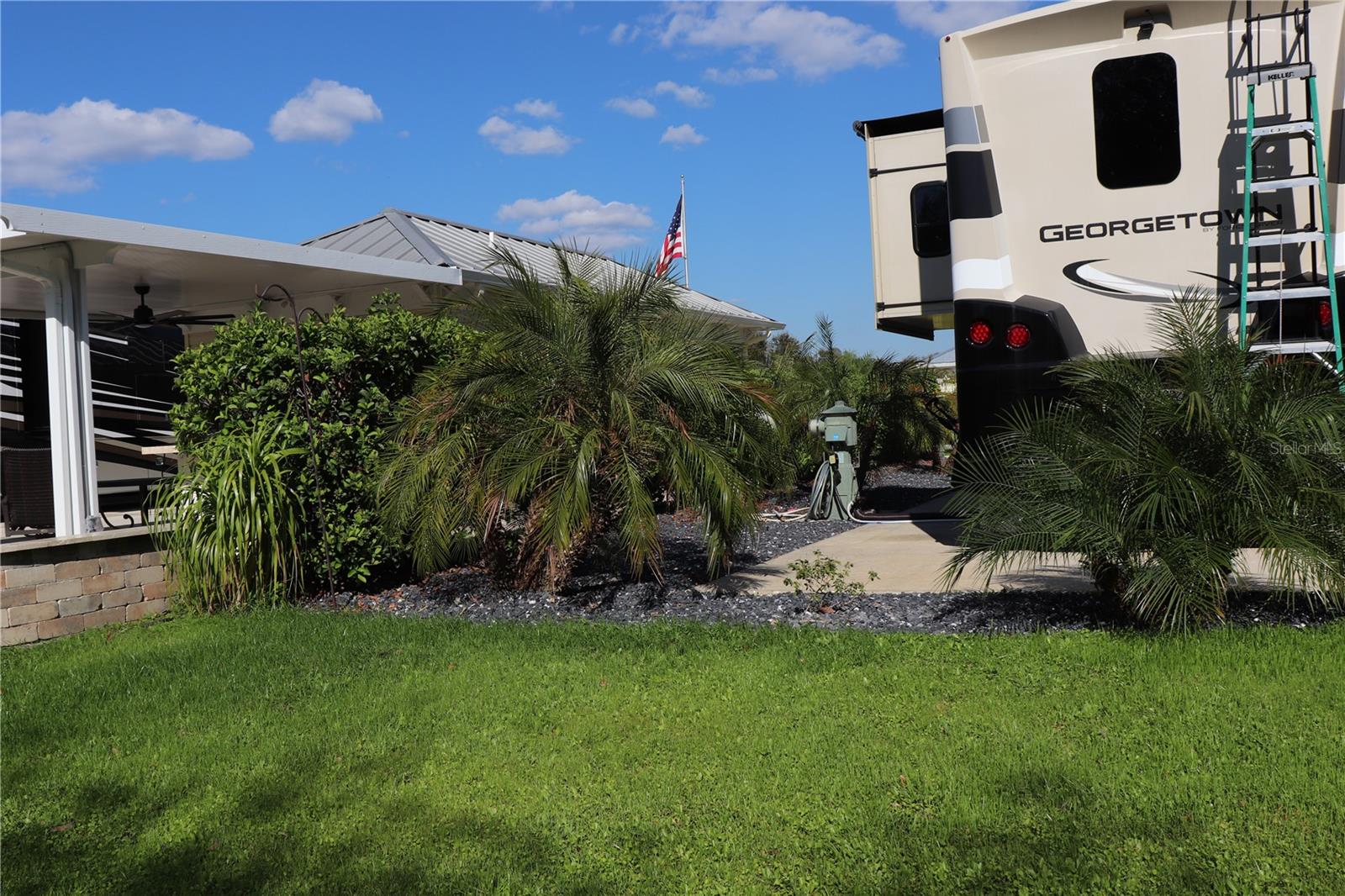 FLORIDA GRANDE MOTOR COACH RESORT - Land