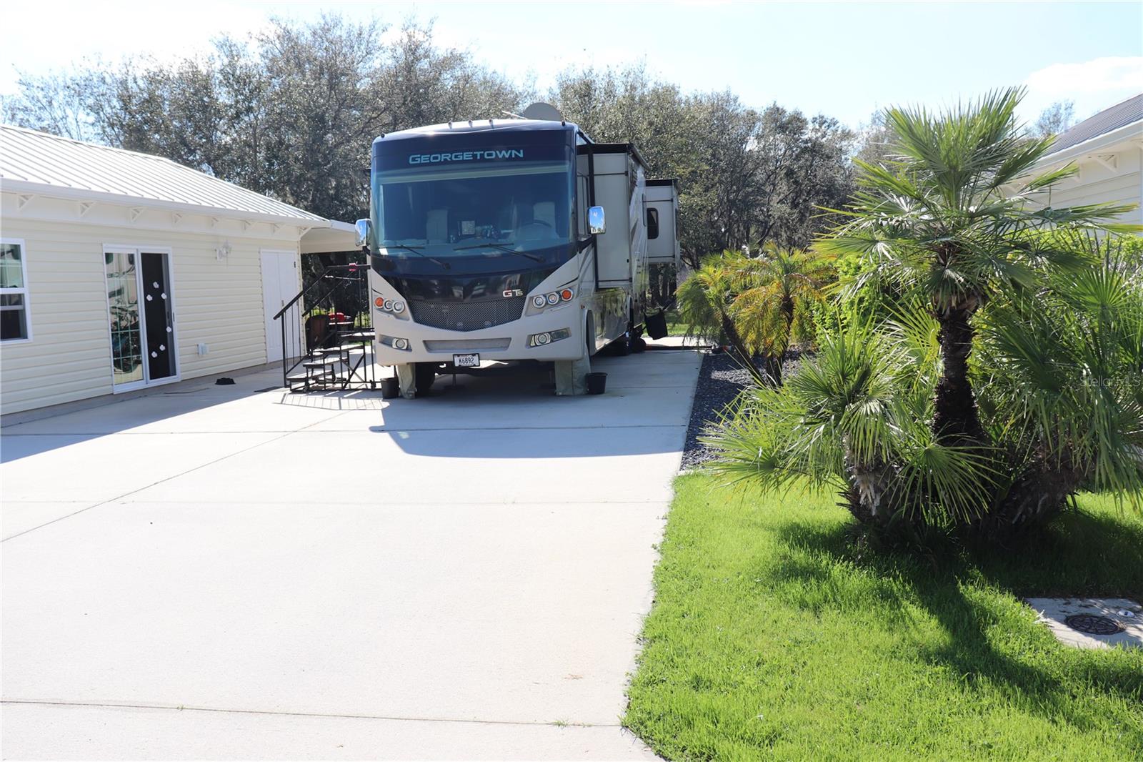 FLORIDA GRANDE MOTOR COACH RESORT - Land