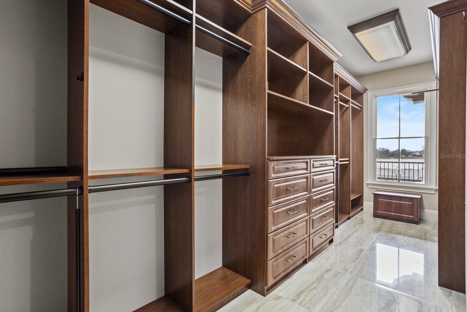 SIGNATURE LAKES, INDEPENDENCE - Residential