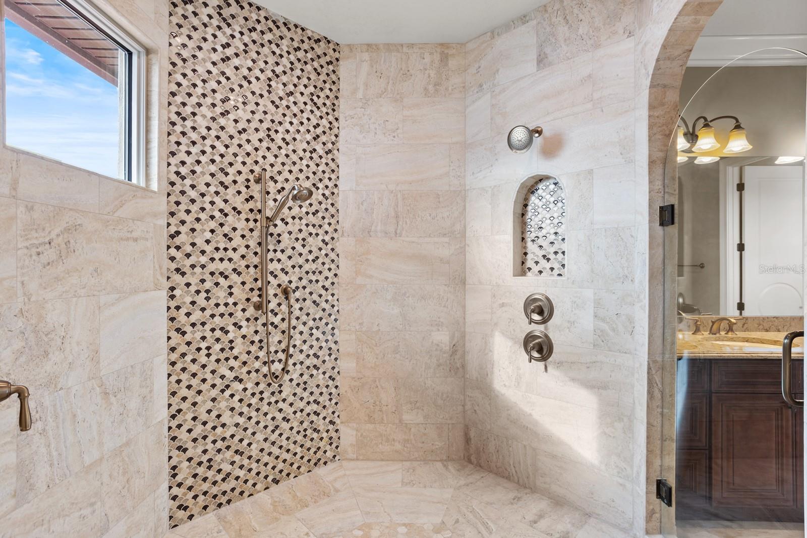 SIGNATURE LAKES, INDEPENDENCE - Residential