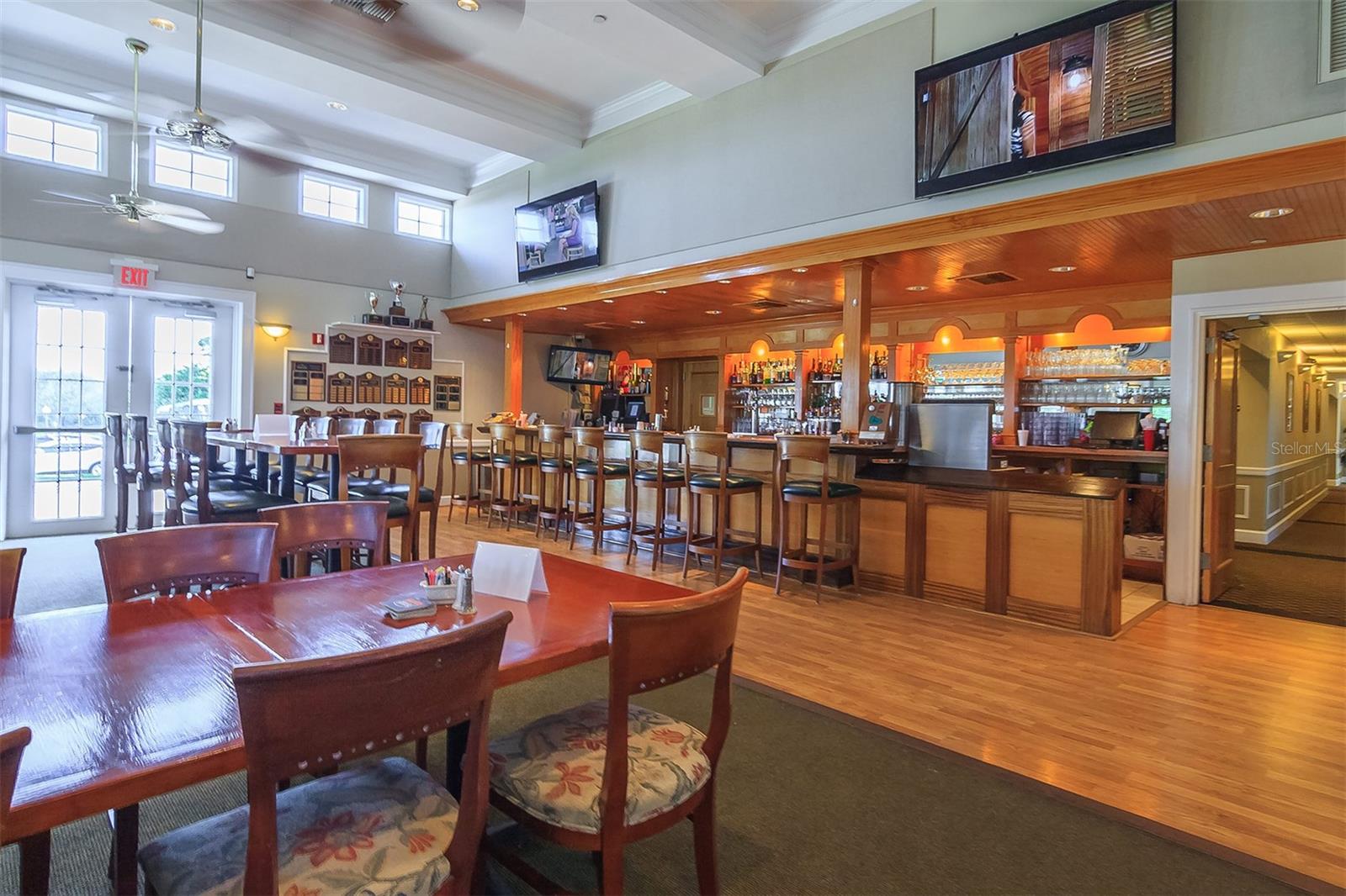 PELICAN POINTE GOLF & COUNTRY CLUB - Residential