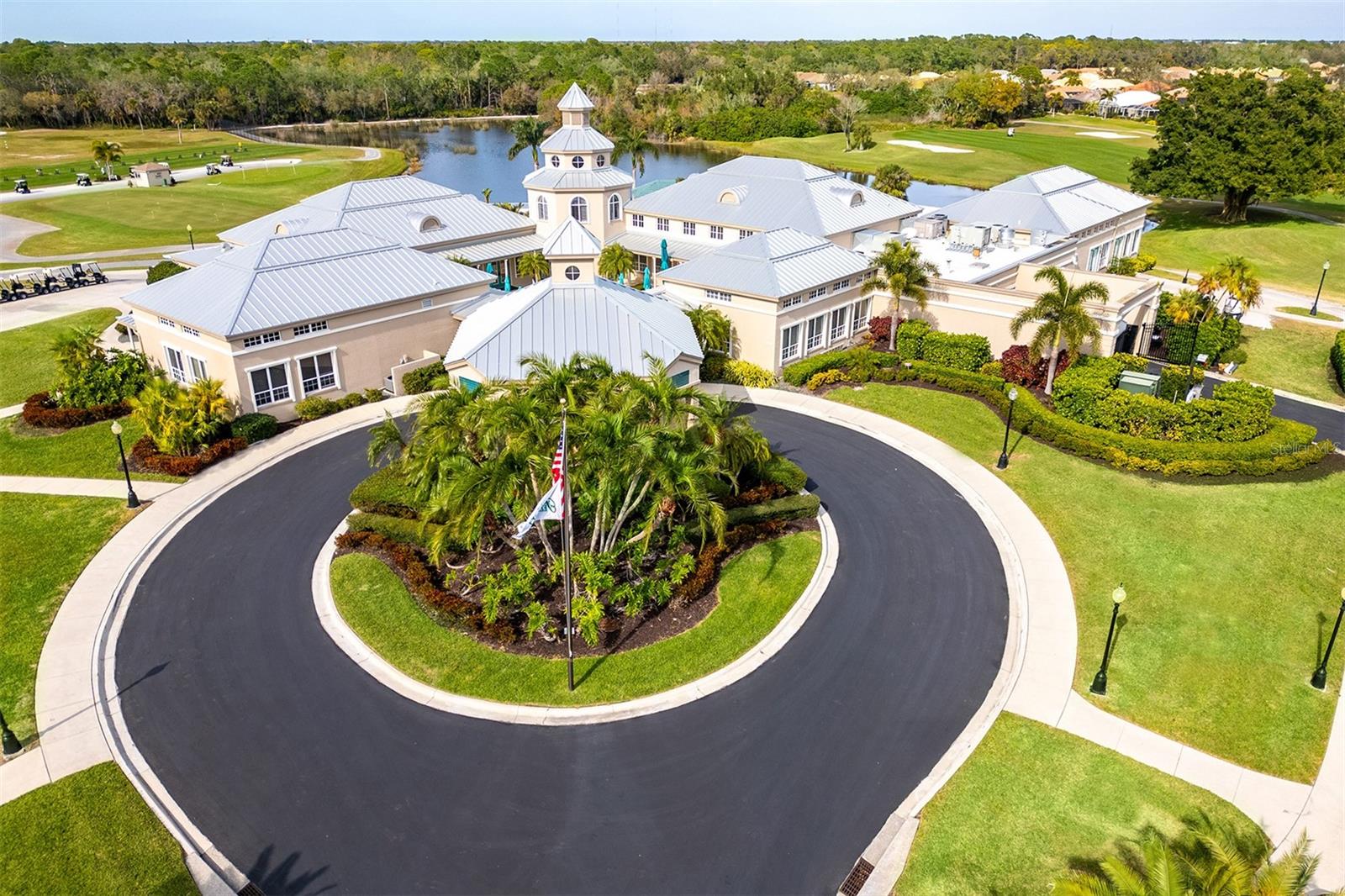 PELICAN POINTE GOLF & COUNTRY CLUB - Residential