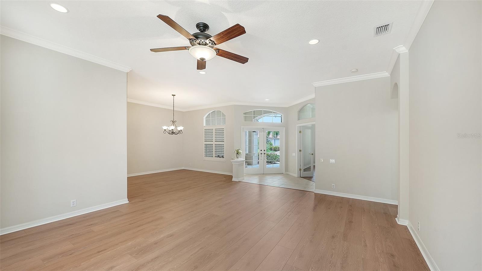 PELICAN POINTE GOLF & COUNTRY CLUB - Residential