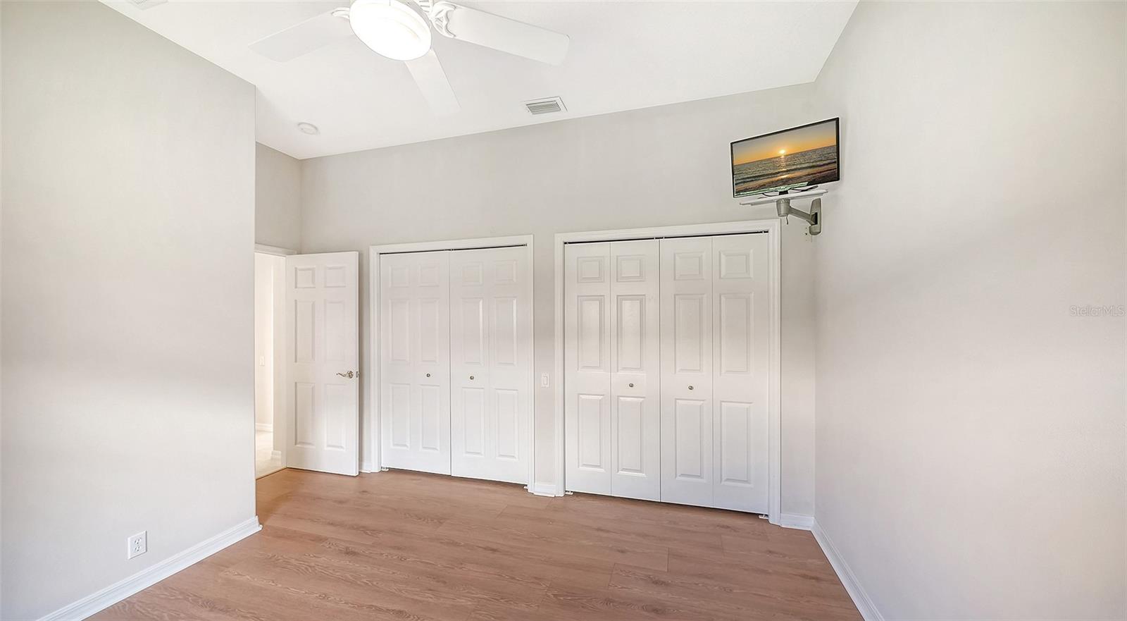 PELICAN POINTE GOLF & COUNTRY CLUB - Residential