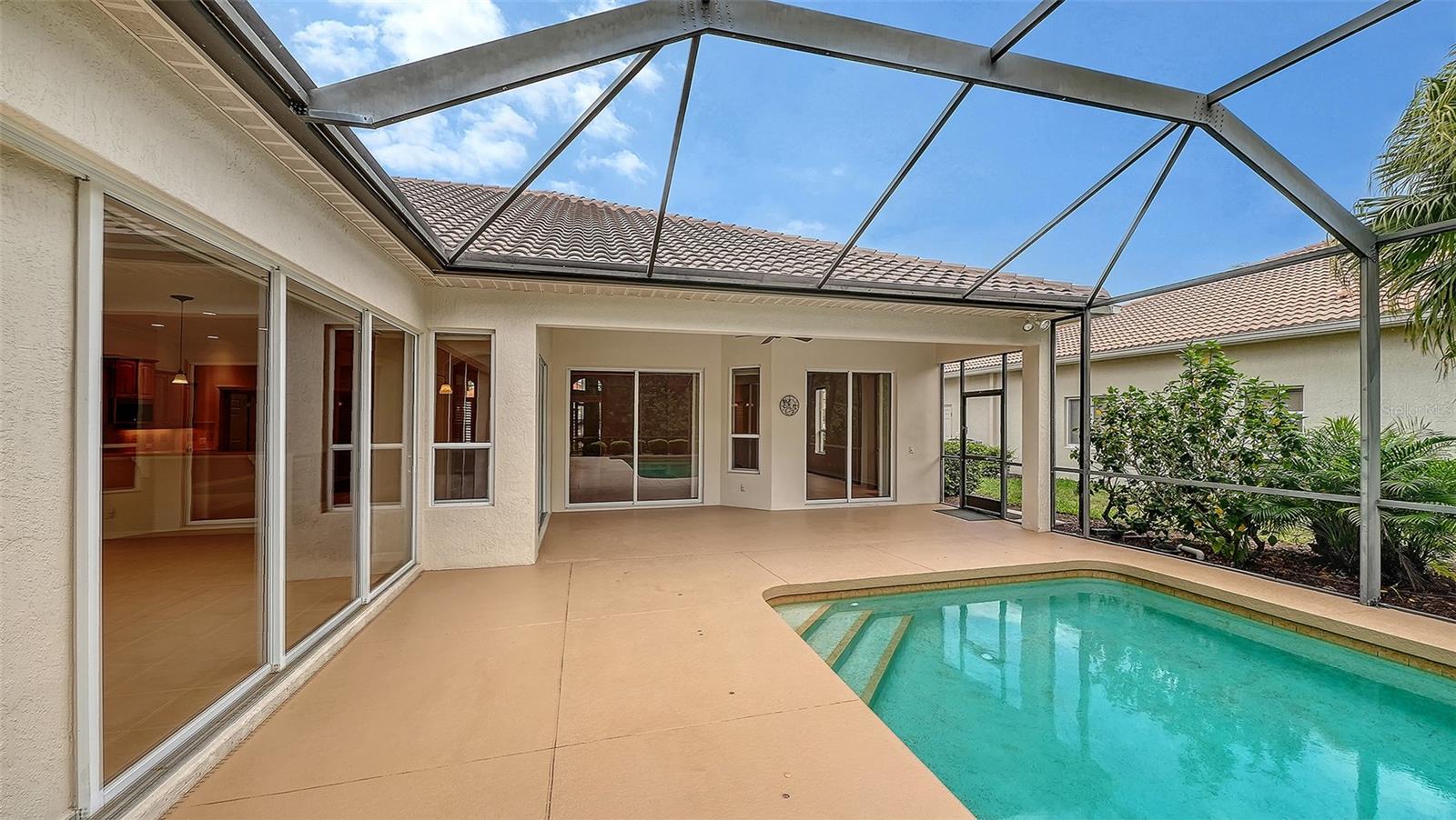 PELICAN POINTE GOLF & COUNTRY CLUB - Residential