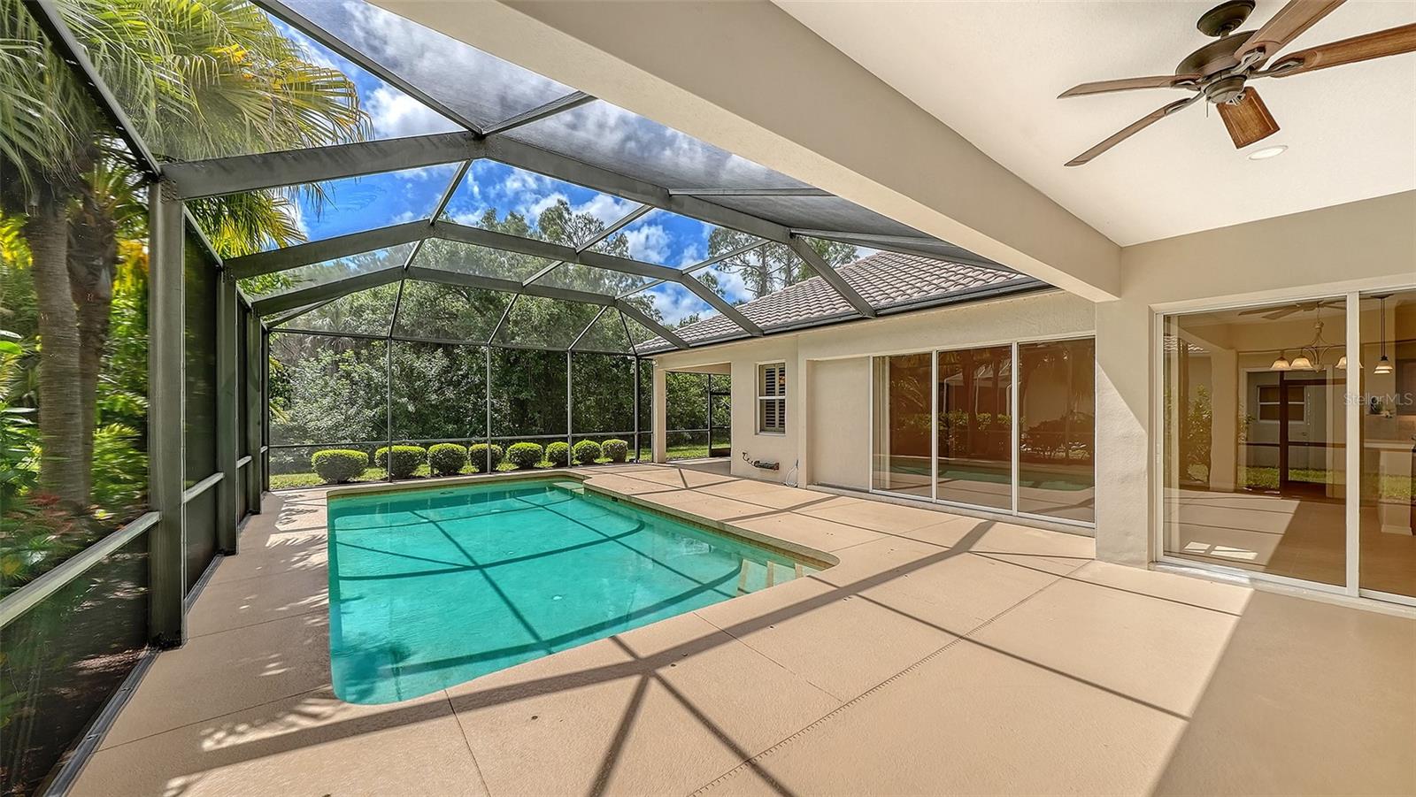 PELICAN POINTE GOLF & COUNTRY CLUB - Residential