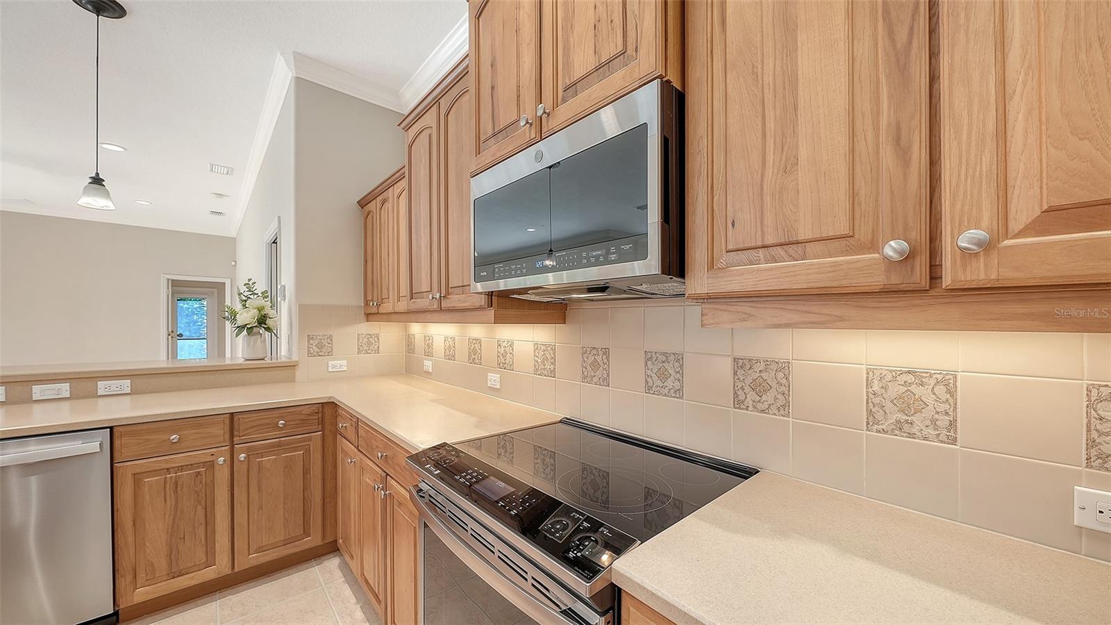 PELICAN POINTE GOLF & COUNTRY CLUB - Residential