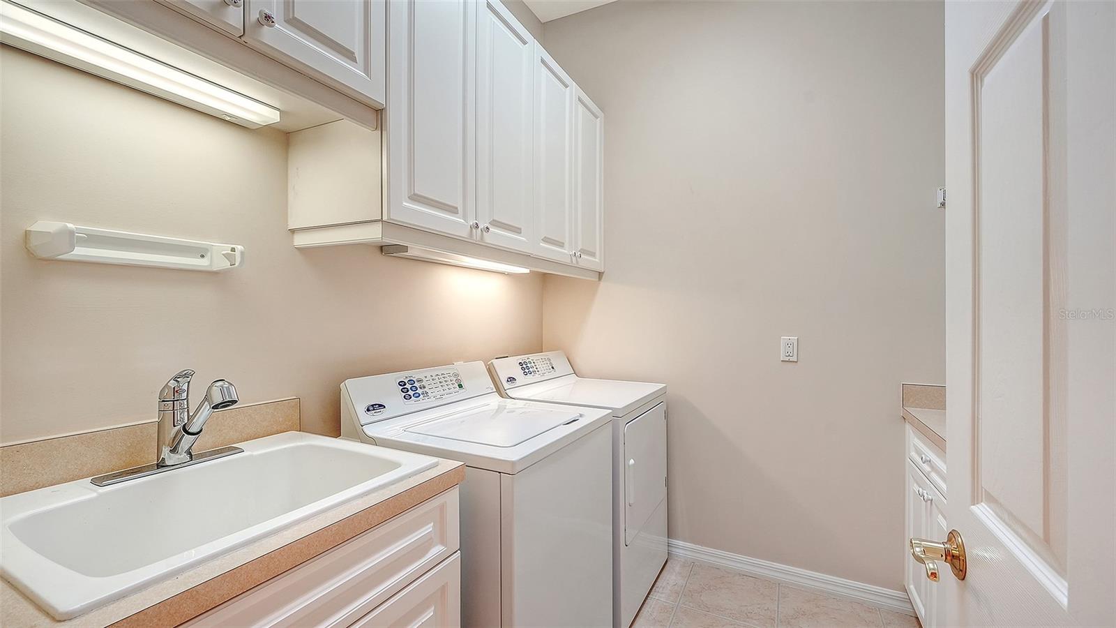 PELICAN POINTE GOLF & COUNTRY CLUB - Residential