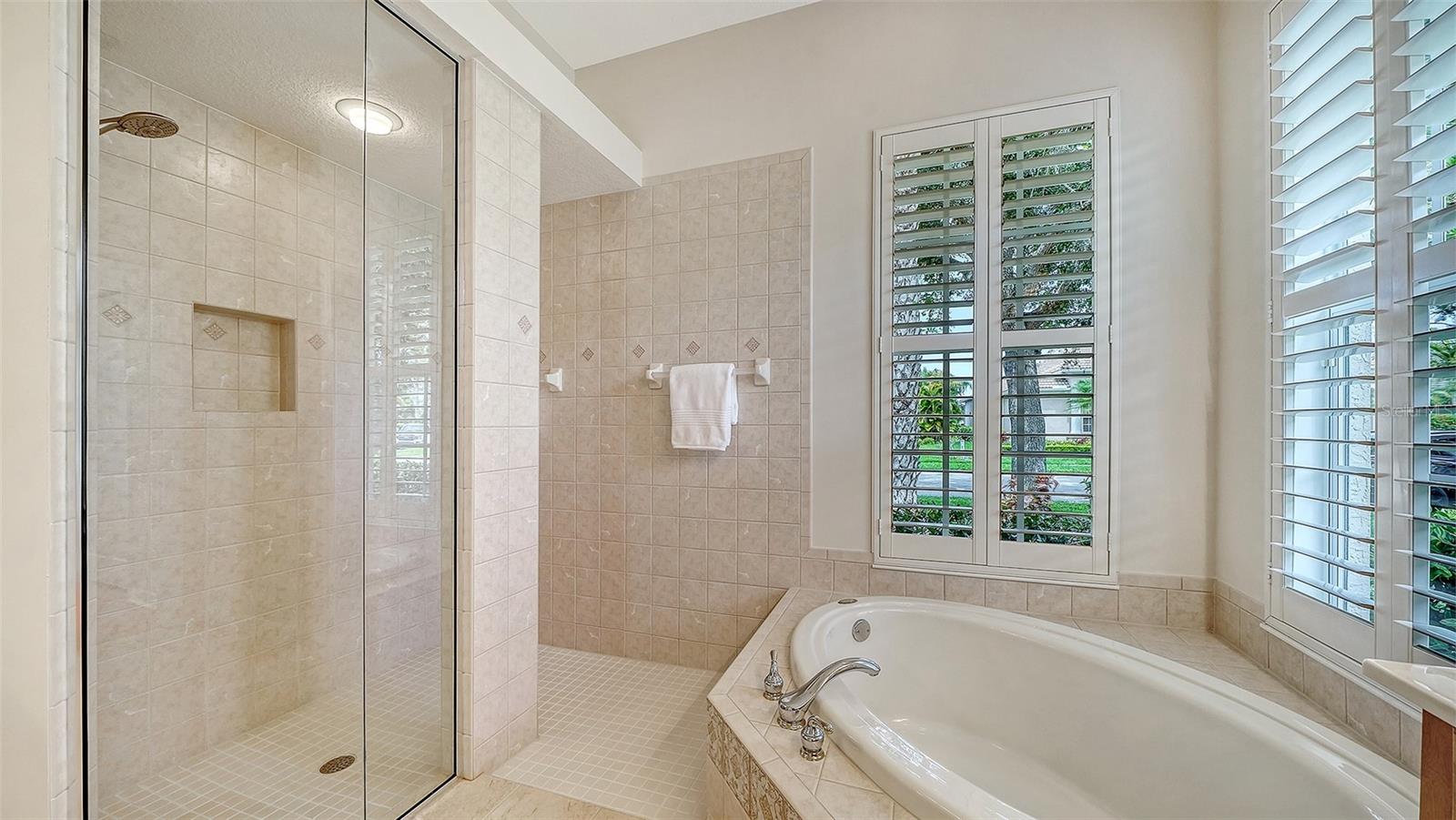 PELICAN POINTE GOLF & COUNTRY CLUB - Residential