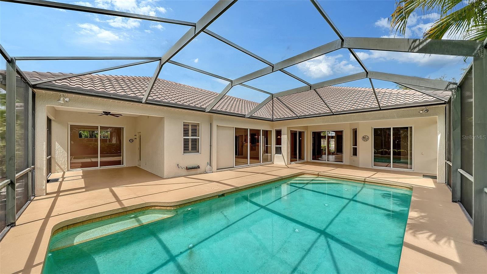 PELICAN POINTE GOLF & COUNTRY CLUB - Residential