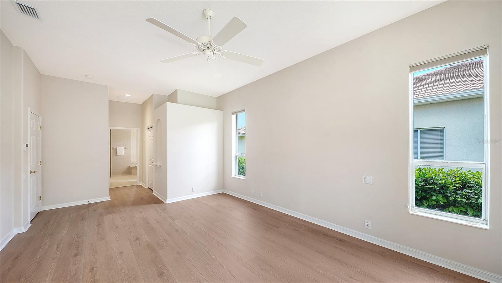 PELICAN POINTE GOLF & COUNTRY CLUB - Residential