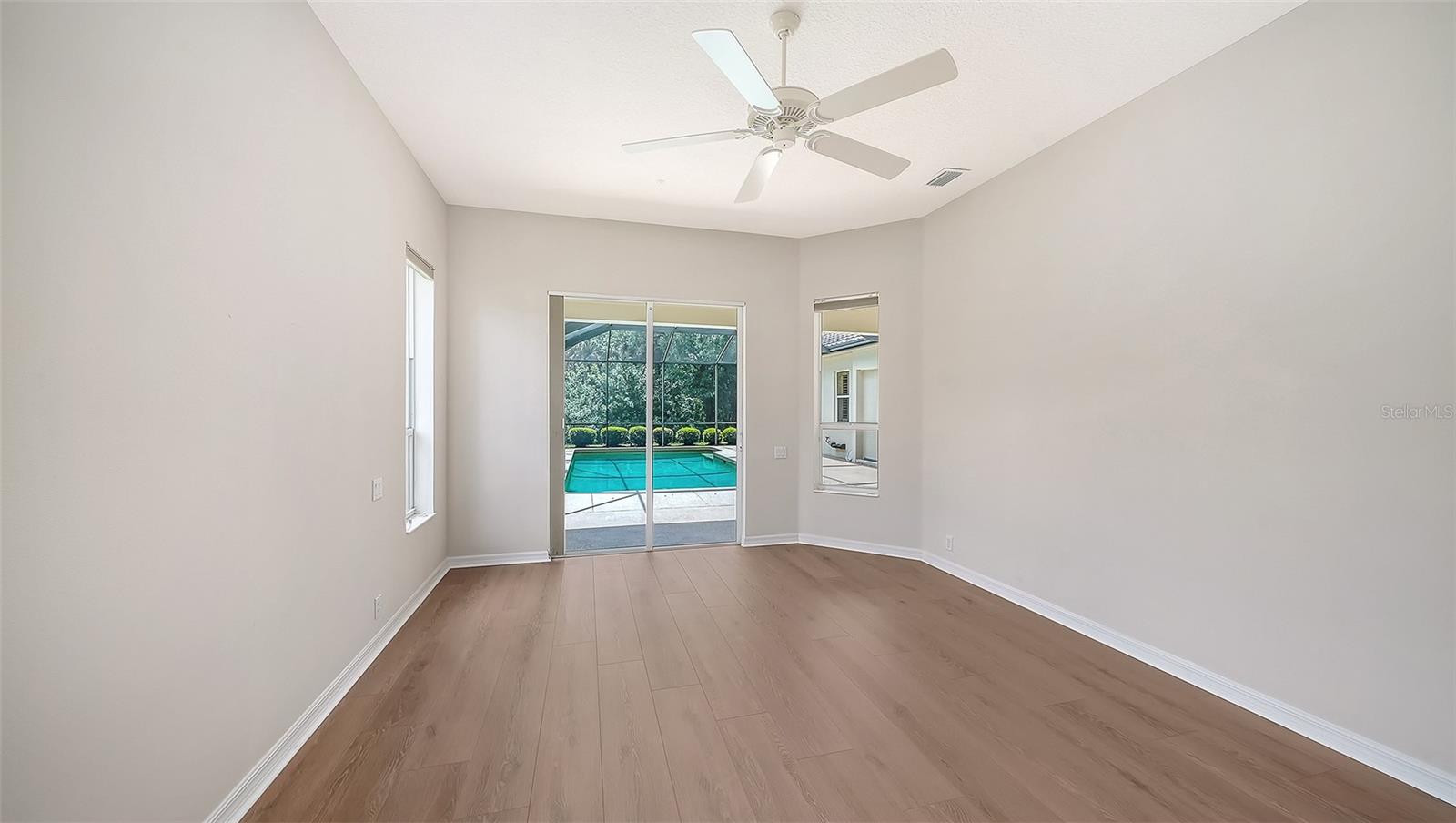 PELICAN POINTE GOLF & COUNTRY CLUB - Residential