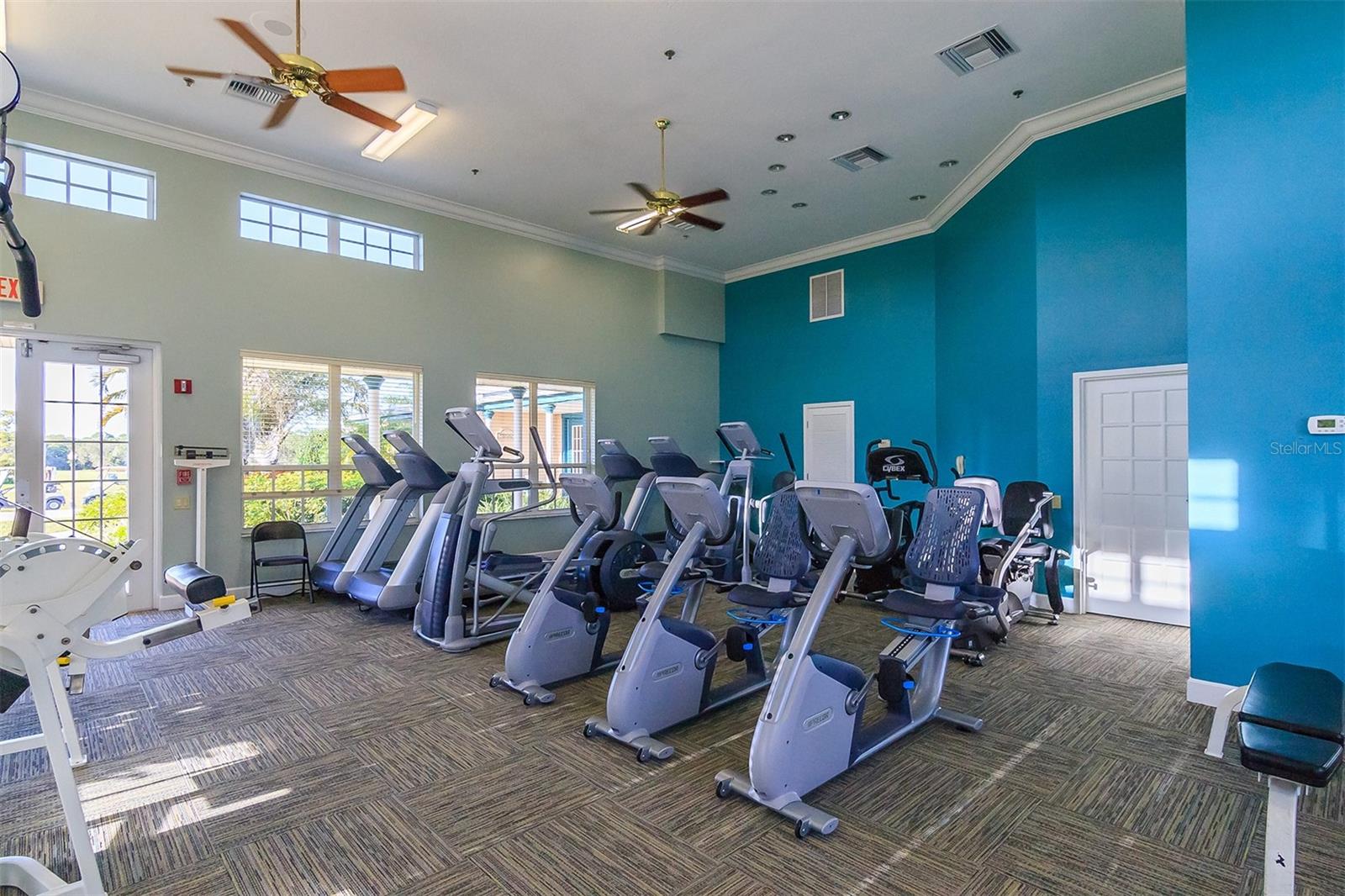 PELICAN POINTE GOLF & COUNTRY CLUB - Residential