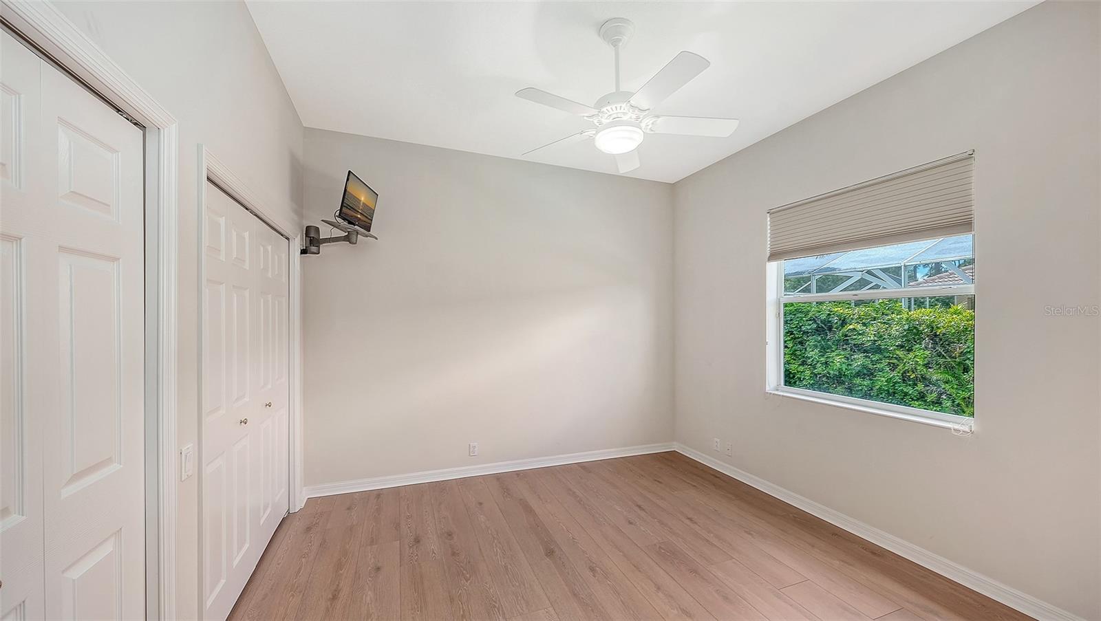 PELICAN POINTE GOLF & COUNTRY CLUB - Residential