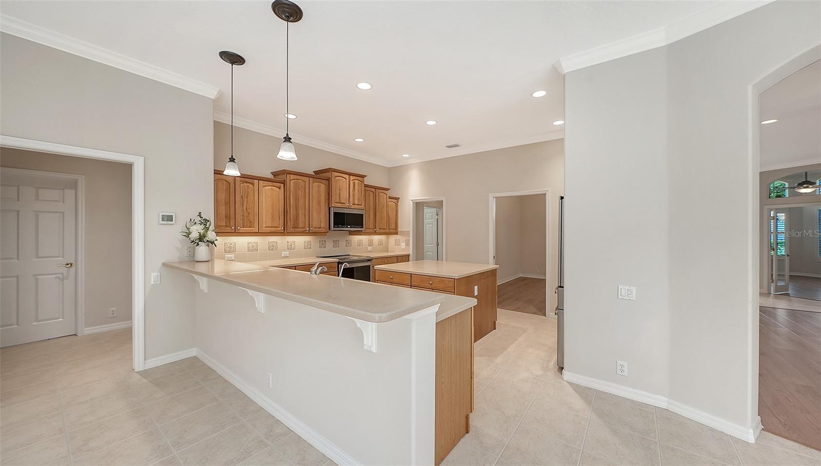 PELICAN POINTE GOLF & COUNTRY CLUB - Residential