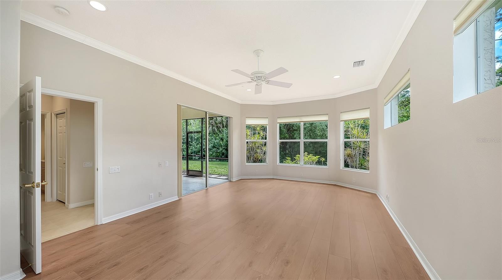 PELICAN POINTE GOLF & COUNTRY CLUB - Residential