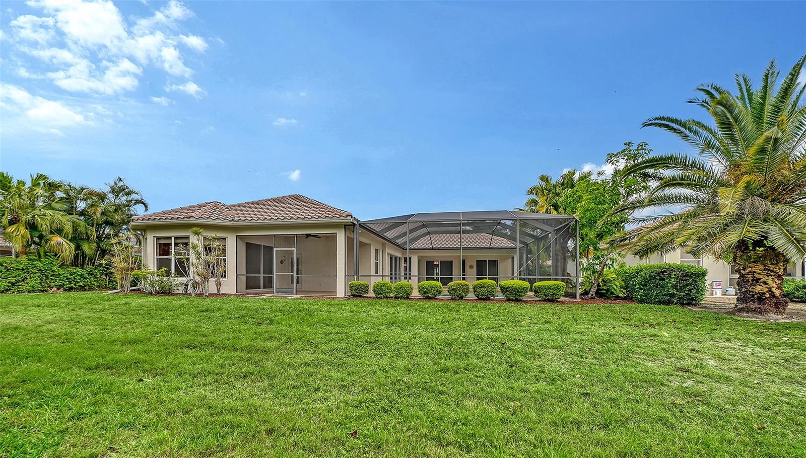 PELICAN POINTE GOLF & COUNTRY CLUB - Residential
