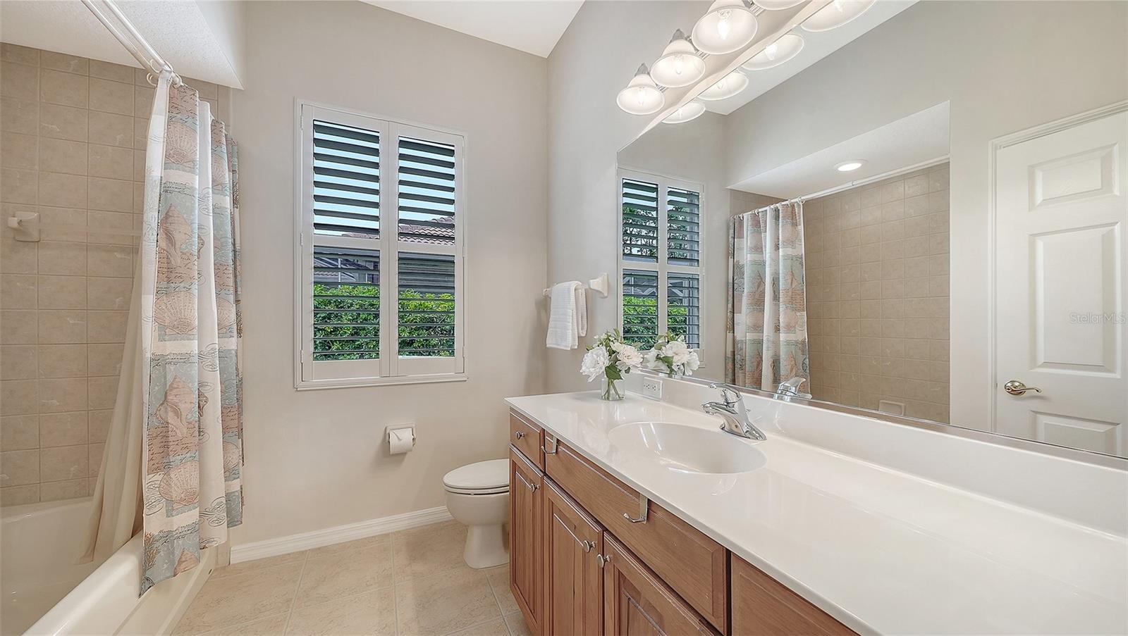 PELICAN POINTE GOLF & COUNTRY CLUB - Residential