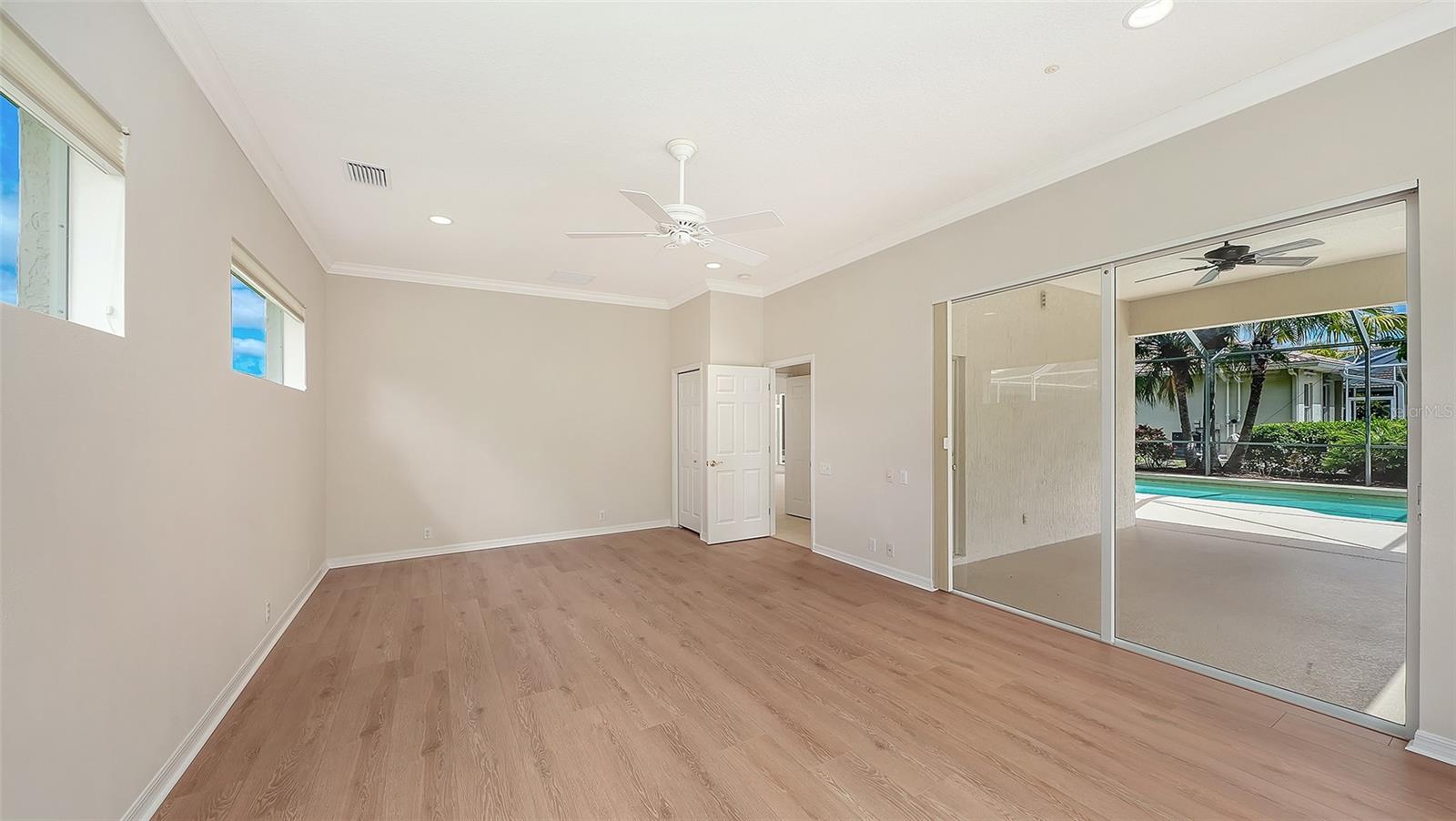 PELICAN POINTE GOLF & COUNTRY CLUB - Residential