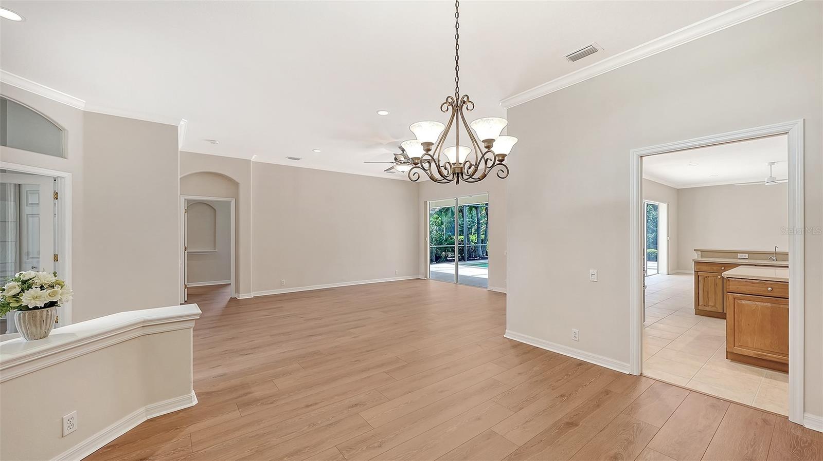 PELICAN POINTE GOLF & COUNTRY CLUB - Residential