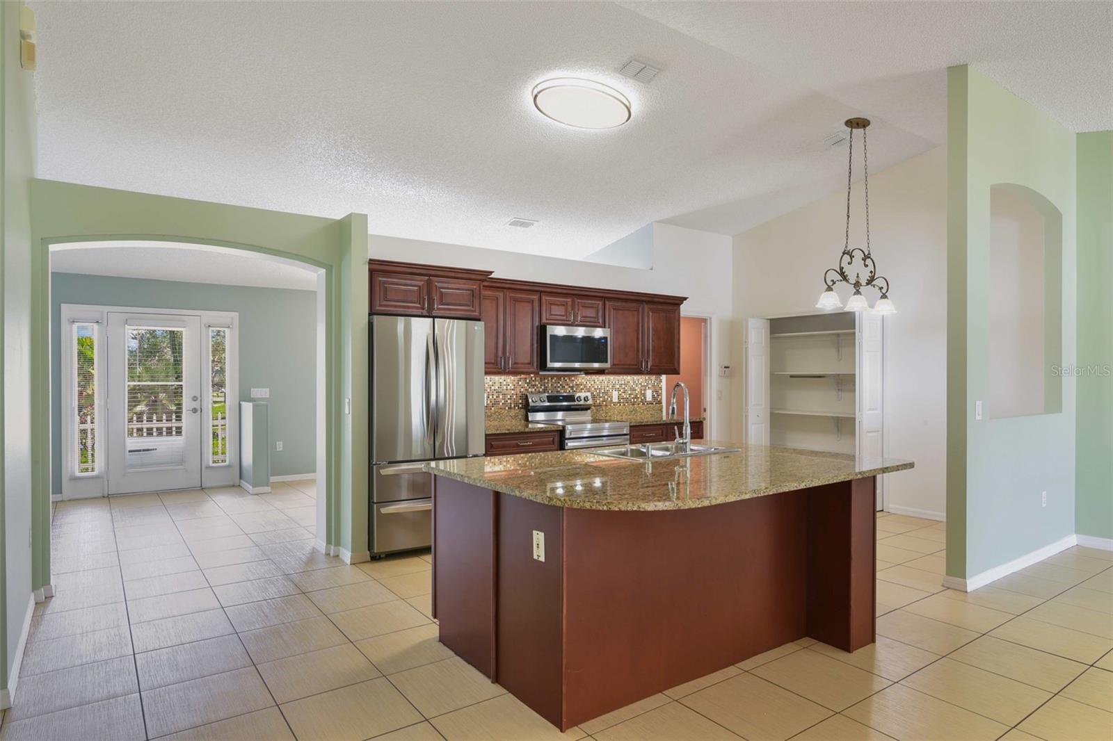 1819 E CHAPEL DRIVE