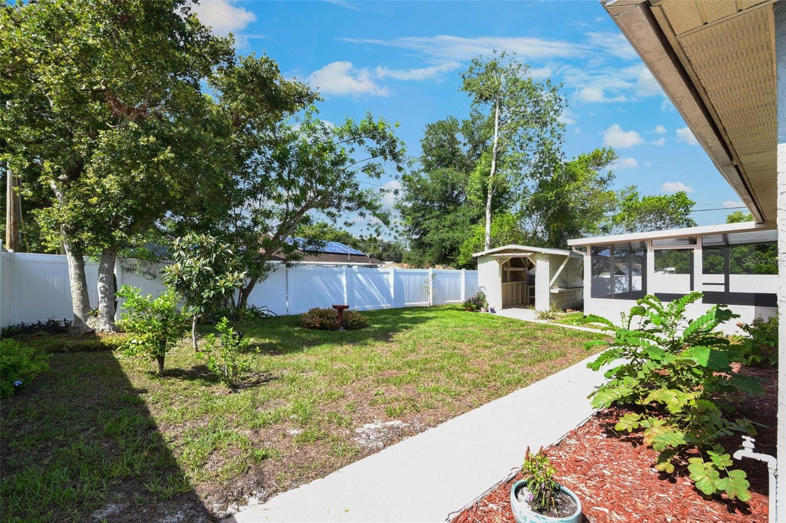 1819 E CHAPEL DRIVE