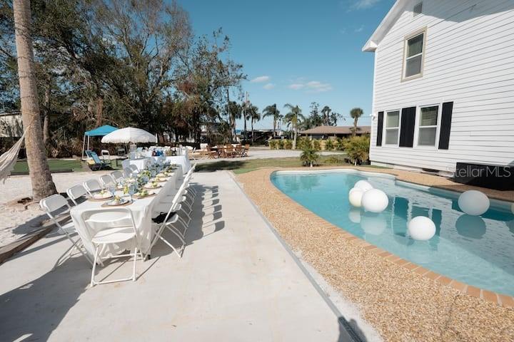 TROPICAL SHORES - Residential