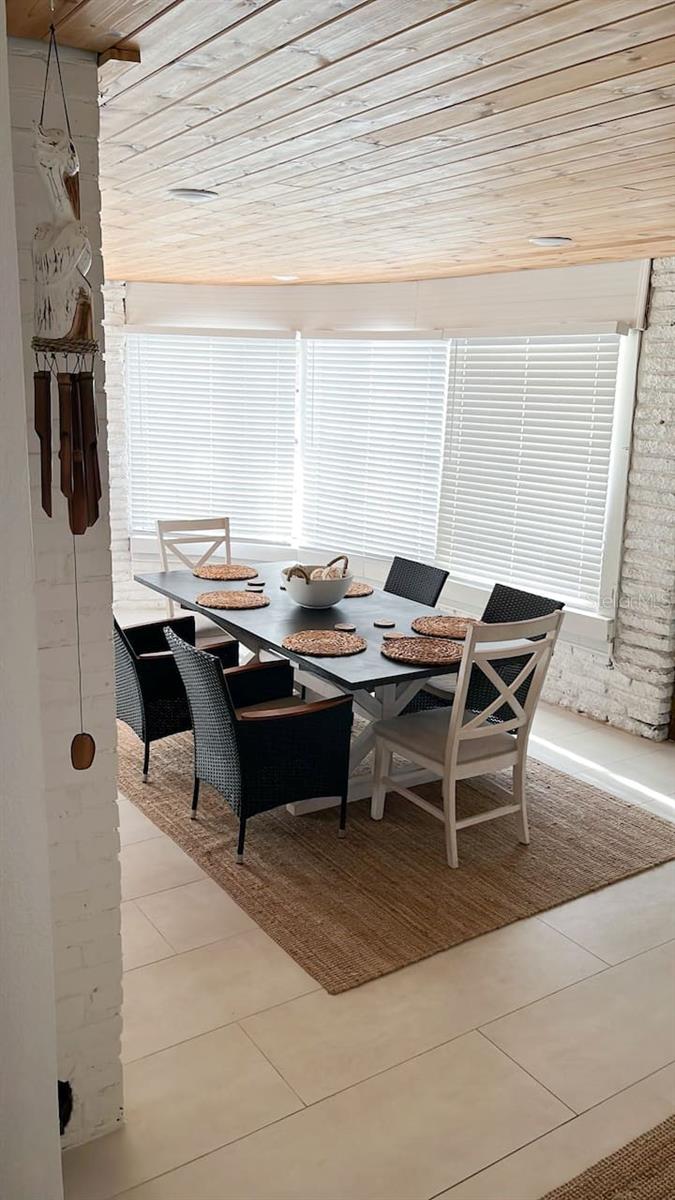 TROPICAL SHORES - Residential