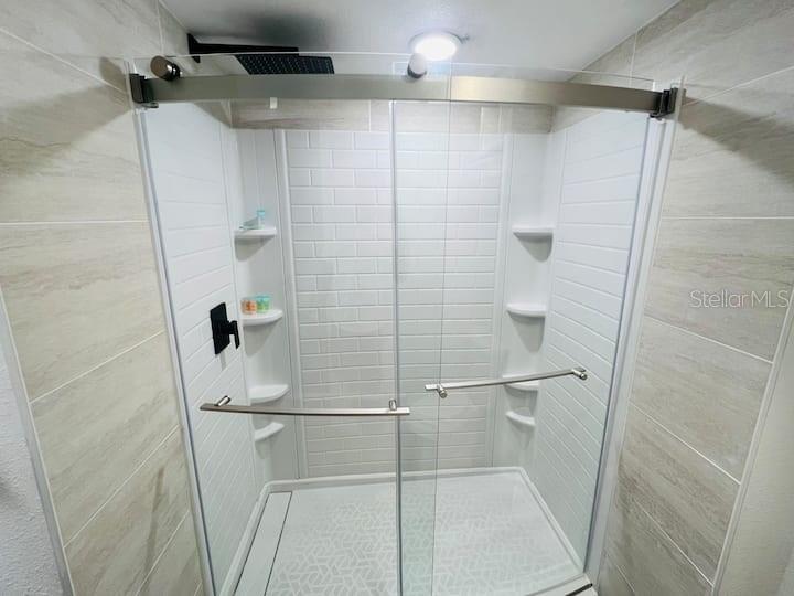 TROPICAL SHORES - Residential