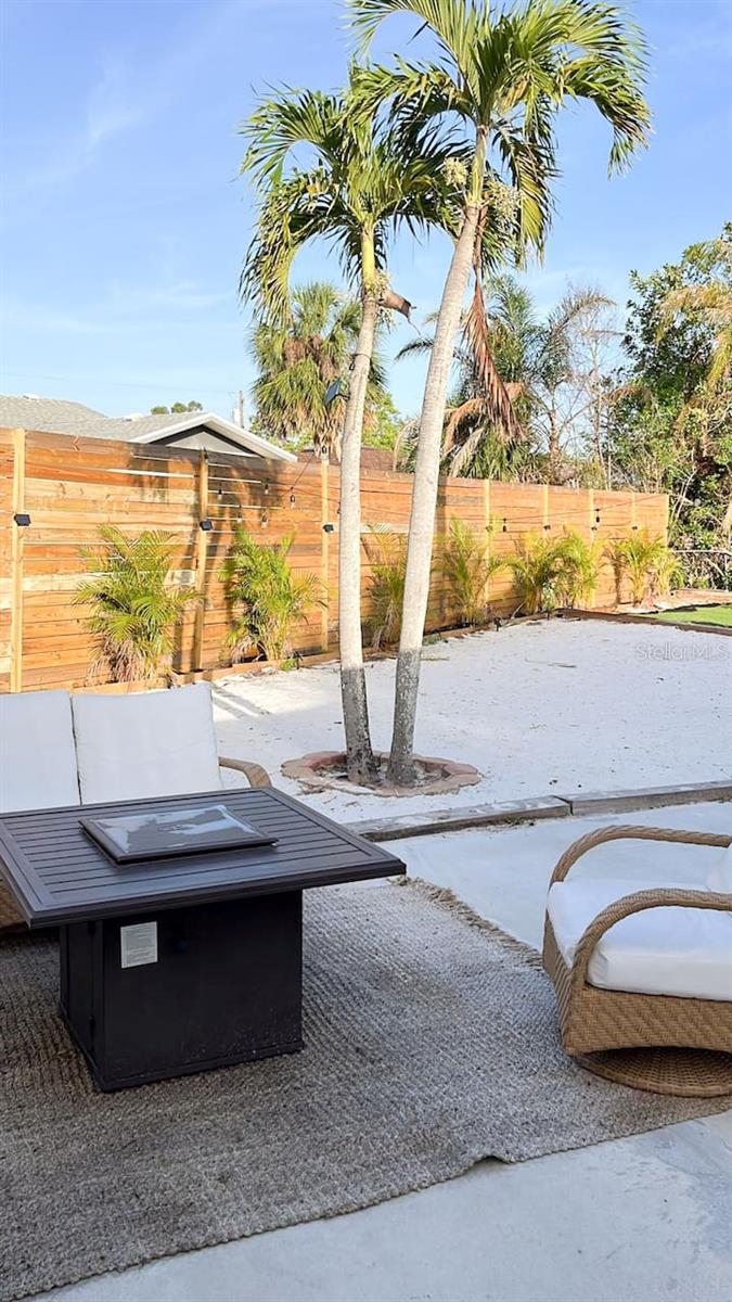 TROPICAL SHORES - Residential